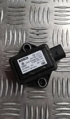 Audi A4 S4 B6 8E 8H ESP acceleration yaw rate sensor 8e0907637a