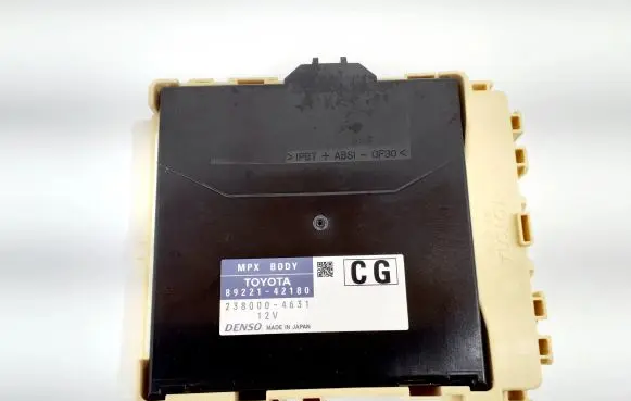 Toyota RAV 4 (XA40) Fuse module 8273042770A 8922142180