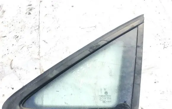 Volkswagen Touran I Front triangle window/glass 