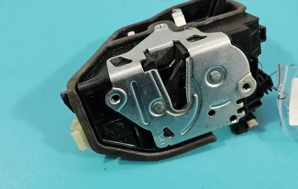 BMW 3 F30 F35 F31 Front door lock 4822441 IMPRK1584020