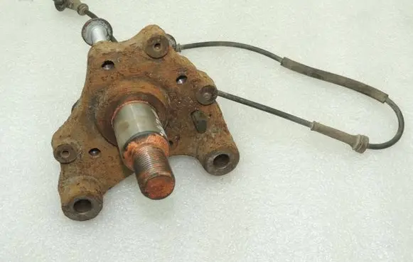 Opel Vivaro Rear wheel hub spindle/knuckle 430433572R 95523188