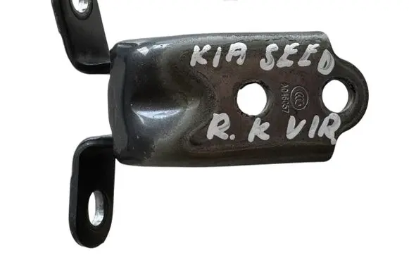 KIA Ceed Front door upper hinge 