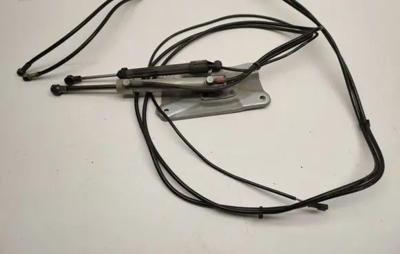 Mercedes-Benz ML W164 Tailgate strut A1648201910