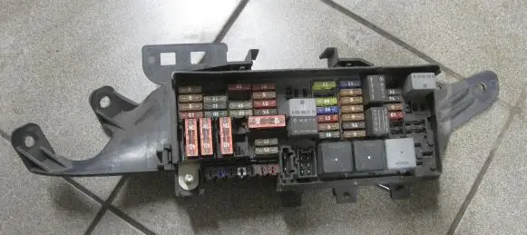 Mercedes-Benz R W251 Fuse module A1645403072