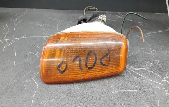 Volkswagen Polo II 86C 2F Front indicator light 867953050