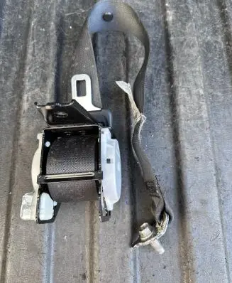 Infiniti M30 Rear seatbelt C7127111 TKAB2EG576 1074992