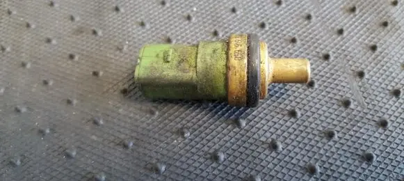 Audi A4 S4 B7 8E 8H Coolant temperature sensor 059919501A