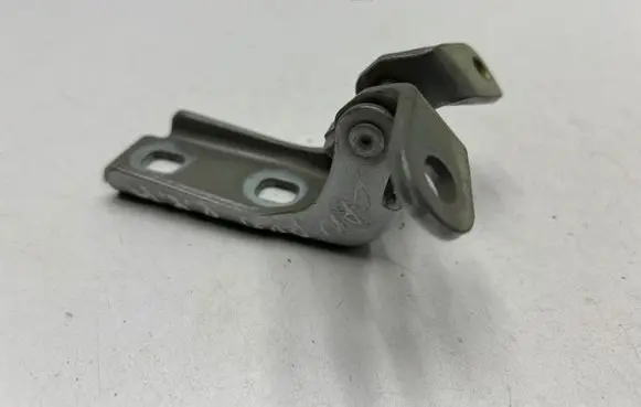 Chevrolet Camaro Front door lower hinge A046057