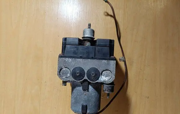 Audi A6 S6 C4 4A ABS Pump 8D0614111