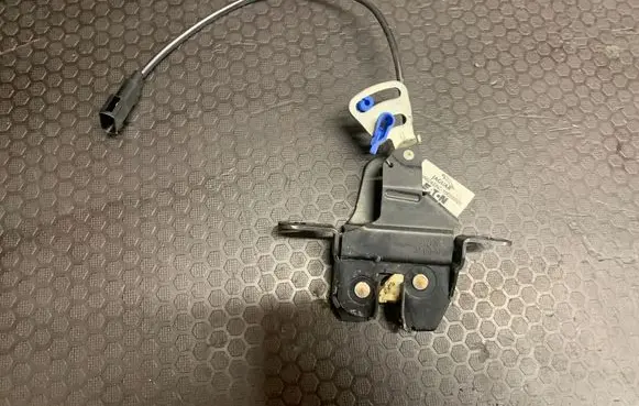 Jaguar XJ X300 Tailgate/trunk/boot lock/catch/latch 16035020