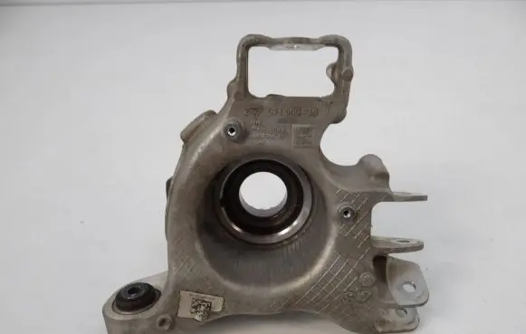 Rear wheel hub spindle/knuckle
