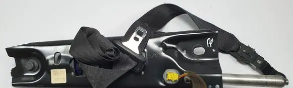 Volvo V70 Front seatbelt 39818796