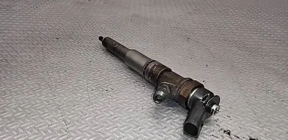 BMW 5 E60 E61 Fuel injector 7794652 0445110212