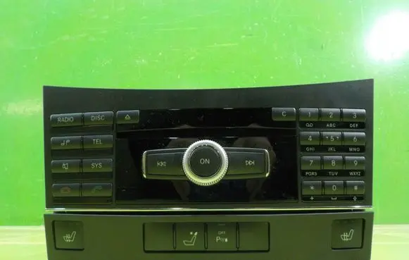 Mercedes-Benz E W212 Radio/CD/DVD/GPS head unit A2129069900