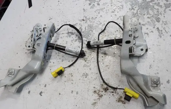 Mercedes-Benz A W176 Engine bonnet/hood hinges