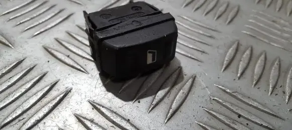 Citroen Xsara Picasso Electric window control switch 22681
