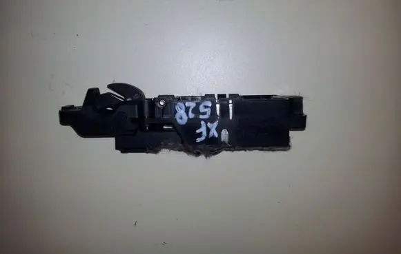 Jaguar XF Glove box lock 8X2306002AA