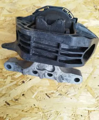 Peugeot 208 Engine mounting bracket 245075