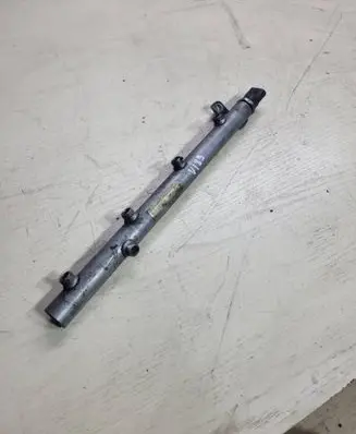 Mercedes-Benz E W211 Fuel main line pipe A6290700695 068200478