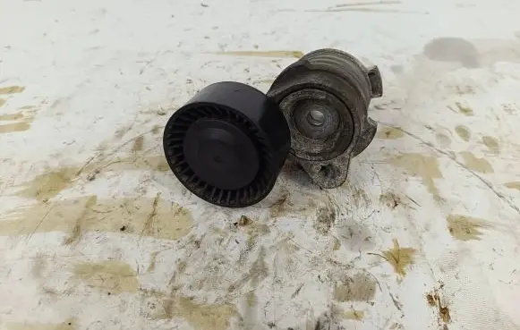 BMW X5 E70 Generator/alternator belt tensioner 7549873 55381504 AJ19C030