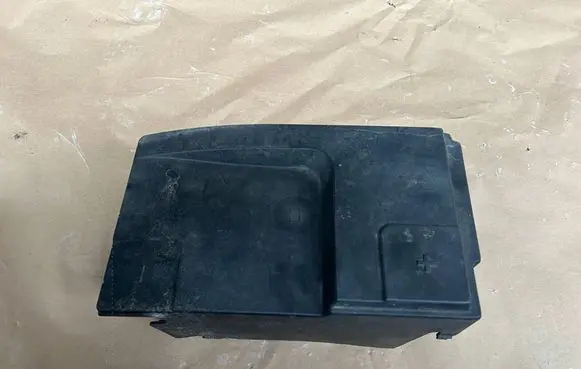 Cadillac XTS Battery box tray 22961810