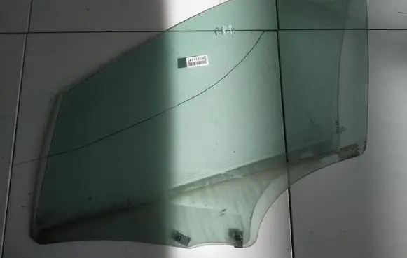 Peugeot 407 Front door window glass four-door AS2