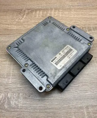 Volvo S40, V40 Engine control unit/module ECU HOM8200065996 0281010441