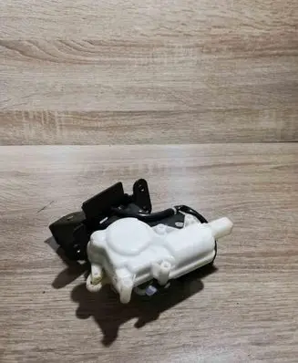 Mazda 3 I Tailgate/trunk/boot lock/catch/latch 5A20