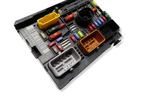Peugeot 407 Fuse module 9667044980 12161357