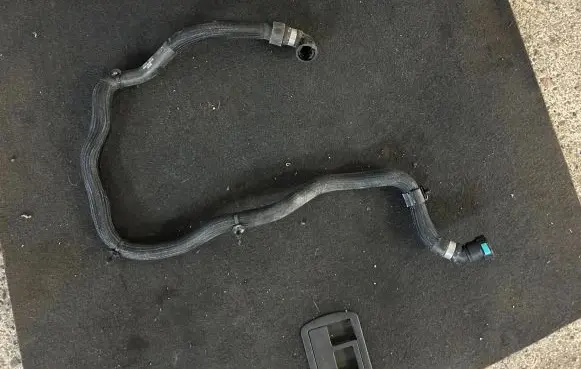 Jaguar I-Pace Engine coolant pipe/hose J9D38D322AC