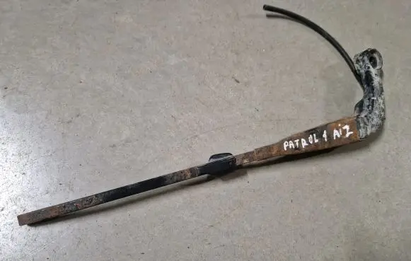 Rear wiper blade arm