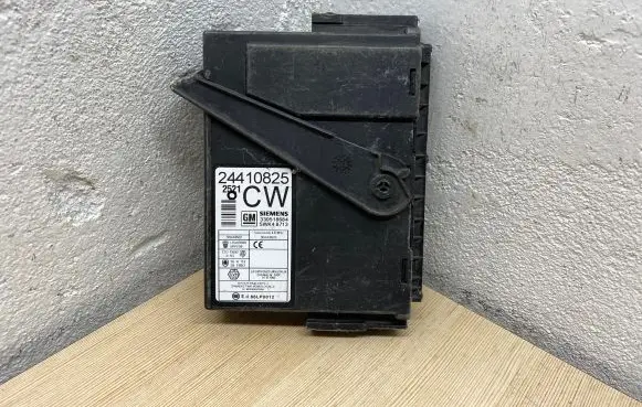 Opel Combo C Comfort/convenience module 24410825 330518684 5WK48713