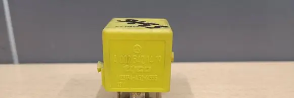 Mercedes-Benz E W211 Other relay A0025421419 V23134A52X335