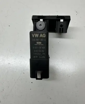 Volkswagen Golf VI Glow plug pre-heat relay 03G907282A 0522120505