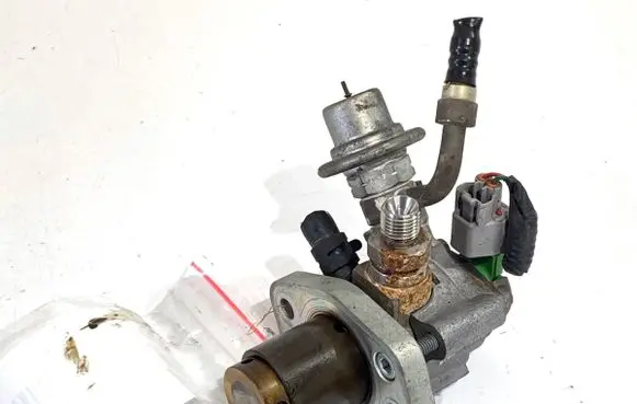 Toyota Avensis T250 Fuel pressure regulator 2310028032