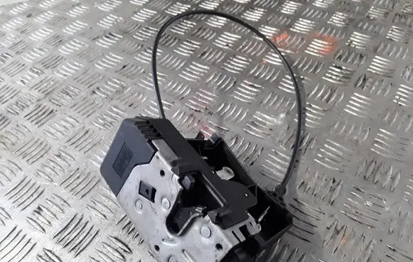 Renault Trafic II (X83) Front door lock 8200008247