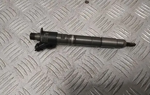 Volvo V60 Fuel injector 31272690
