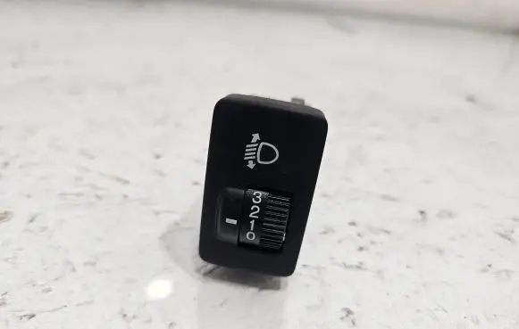 Honda CR-V Headlight level height control switch M31062
