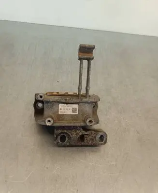 Volkswagen PASSAT B8 Engine mount bracket 5Q0199262DE ZFH17DM201G 21042017