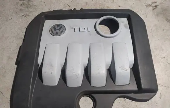 Volkswagen PASSAT B6 Engine cover (trim) 03G103925BJ