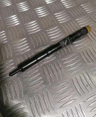 Audi A6 S6 C5 4B Fuel injector 059130201E