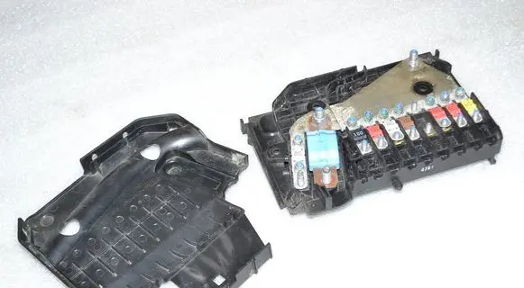 Ford Focus Fuse box set AV6T14A067BB