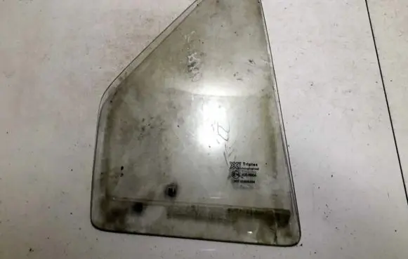 Rear vent window glass