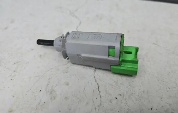 Dacia Sandero III Brake pedal sensor switch 253206454R