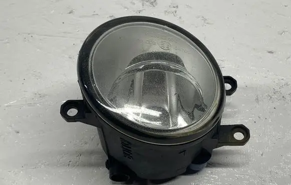 Toyota Avensis T270 Front fog light 89210657