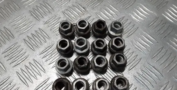 Volvo V40 Nuts/bolts 