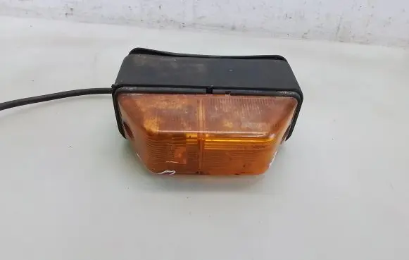 Mercedes-Benz Sprinter W901 W902 W903 W904 Front fender indicator light
