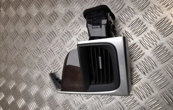 Rear air vent grill