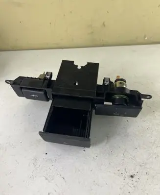 Land Rover Discovery 3 - LR3 Car ashtray FKB500012