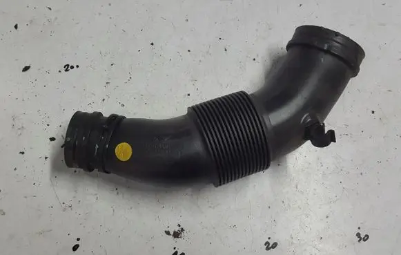 Volkswagen Touareg II Air intake hose/pipe 7P0129627B